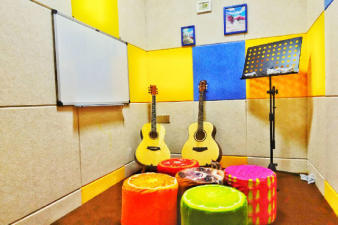 九龍坡綜合藝術(shù)培訓(xùn) 聲樂(lè)、吉他、架子鼓與鋼琴課程全解析